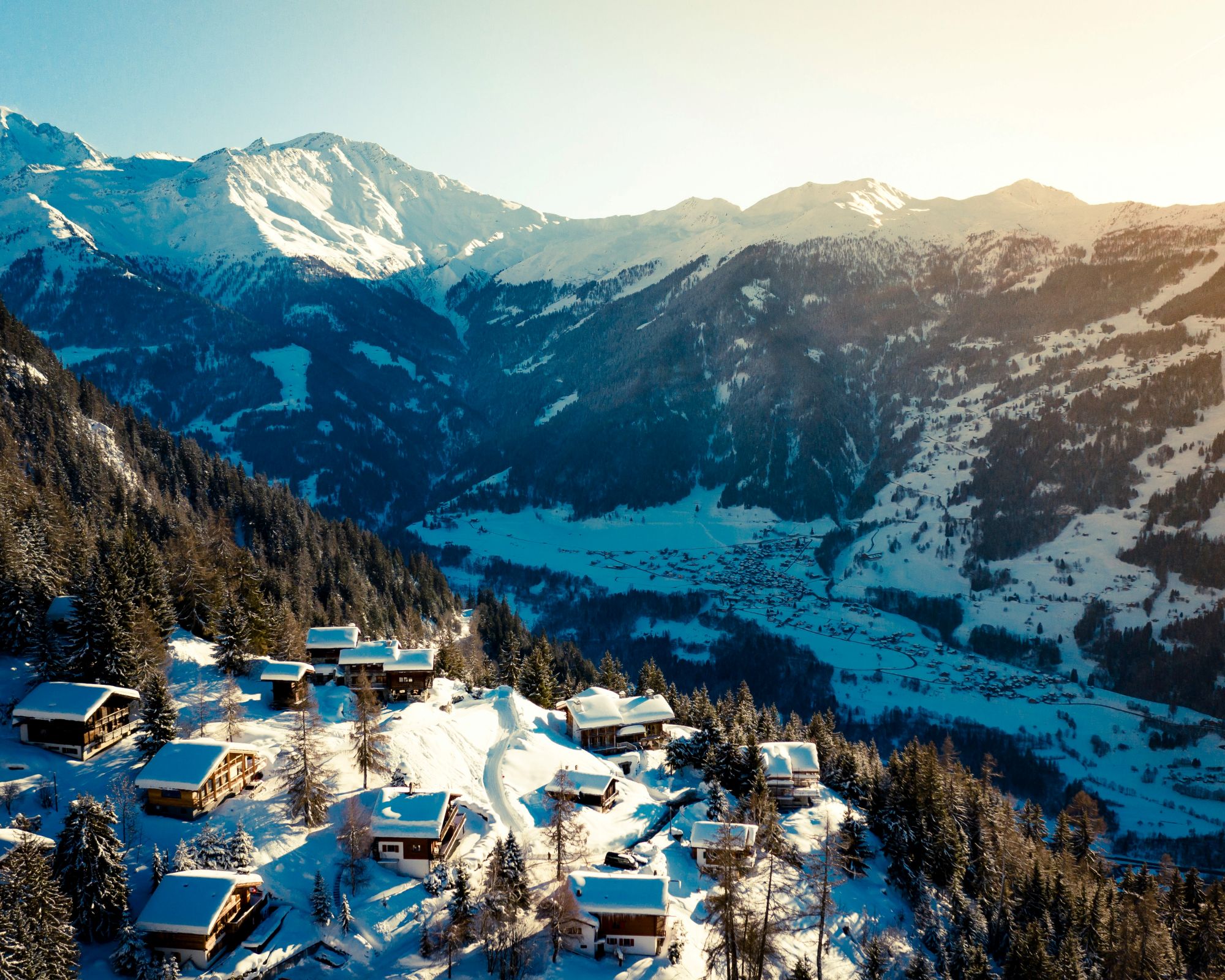 How to choose the perfect ski chalet image